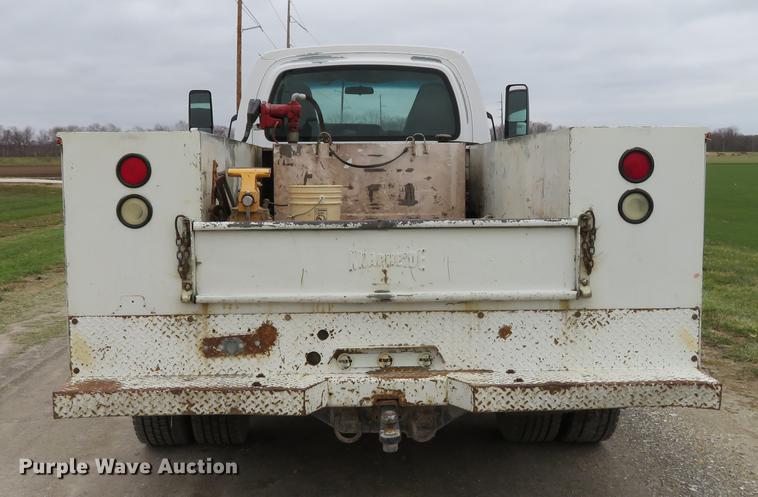 image for item DE5052 2005 GMC C5500 service truck