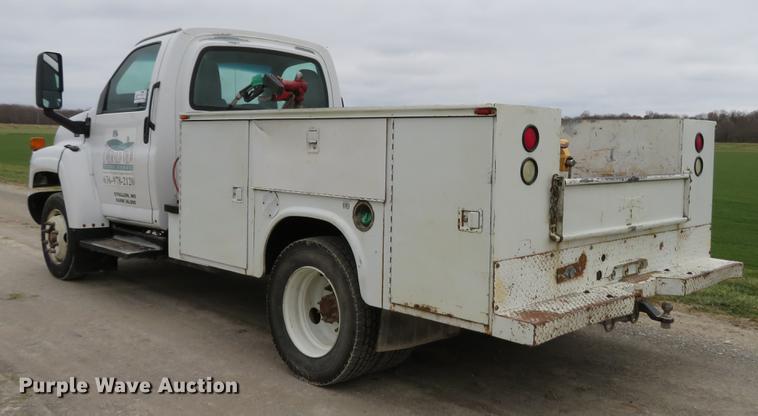 image for item DE5052 2005 GMC C5500 service truck