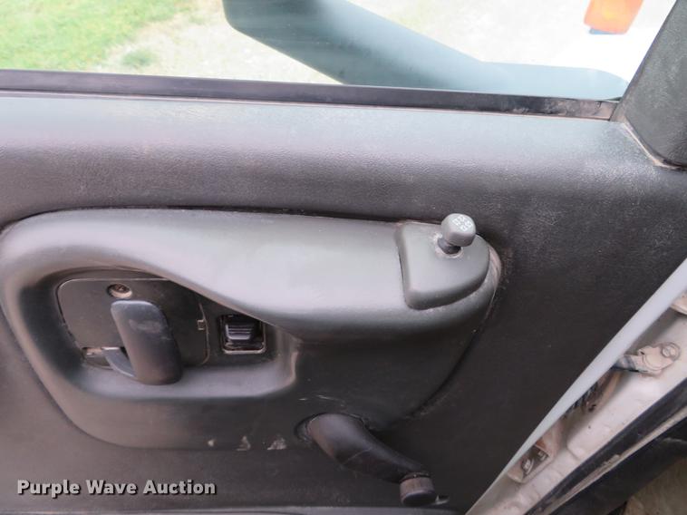 image for item DE5052 2005 GMC C5500 service truck