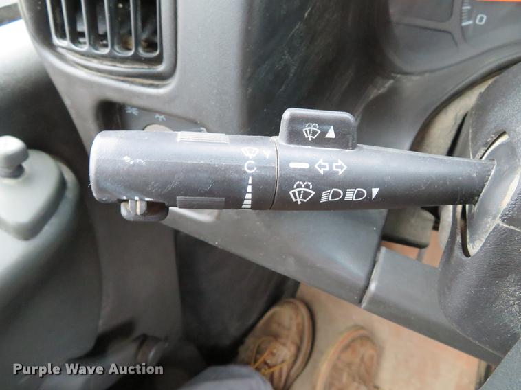 image for item DE5052 2005 GMC C5500 service truck