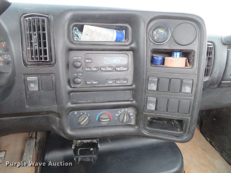 image for item DE5052 2005 GMC C5500 service truck