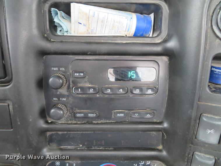 image for item DE5052 2005 GMC C5500 service truck