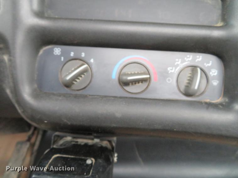 image for item DE5052 2005 GMC C5500 service truck