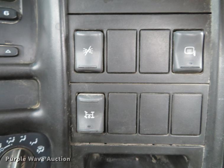 image for item DE5052 2005 GMC C5500 service truck