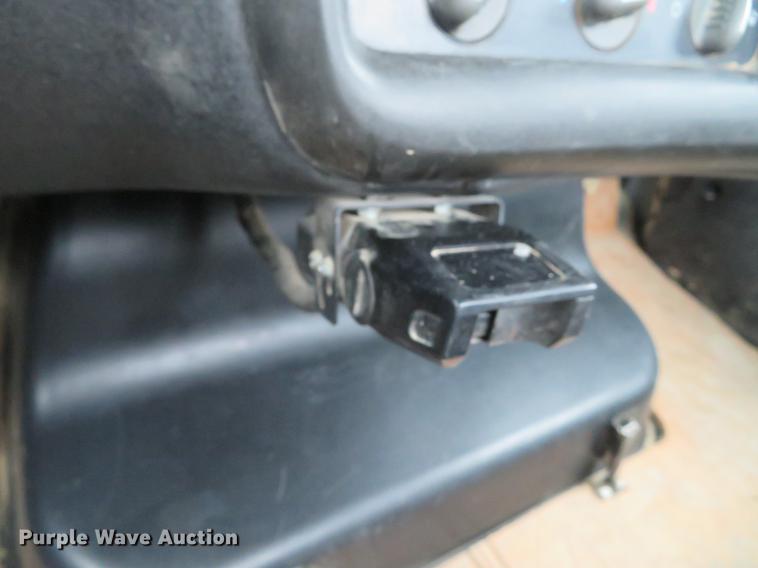 image for item DE5052 2005 GMC C5500 service truck