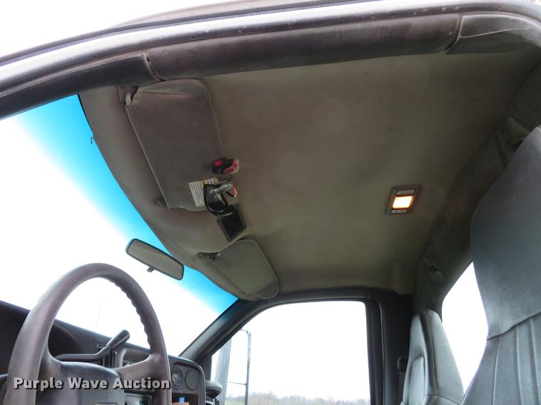 image for item DE5052 2005 GMC C5500 service truck