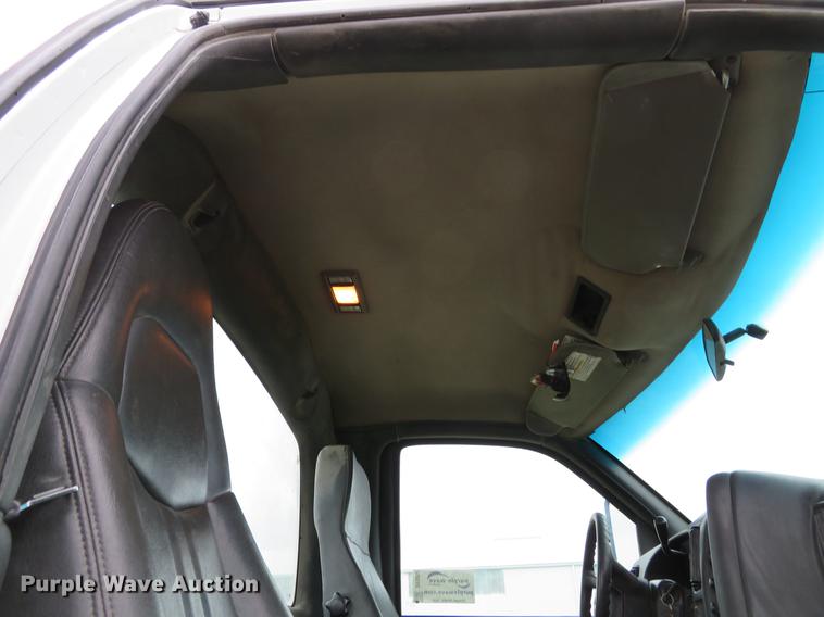 image for item DE5052 2005 GMC C5500 service truck