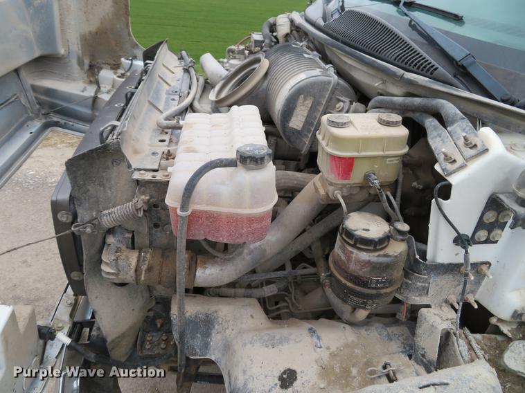 image for item DE5052 2005 GMC C5500 service truck