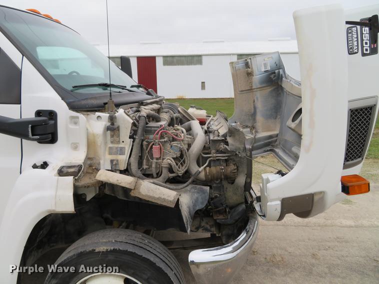 image for item DE5052 2005 GMC C5500 service truck