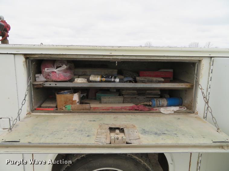 image for item DE5052 2005 GMC C5500 service truck