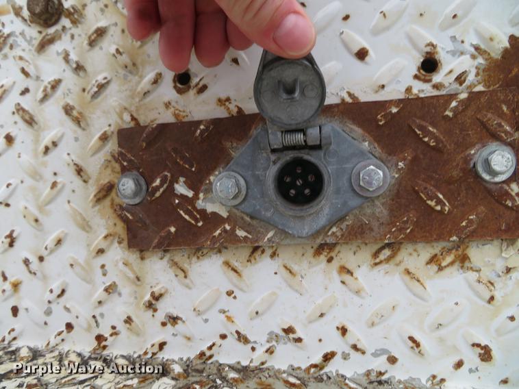 image for item DE5052 2005 GMC C5500 service truck