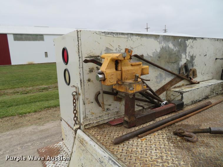 image for item DE5052 2005 GMC C5500 service truck