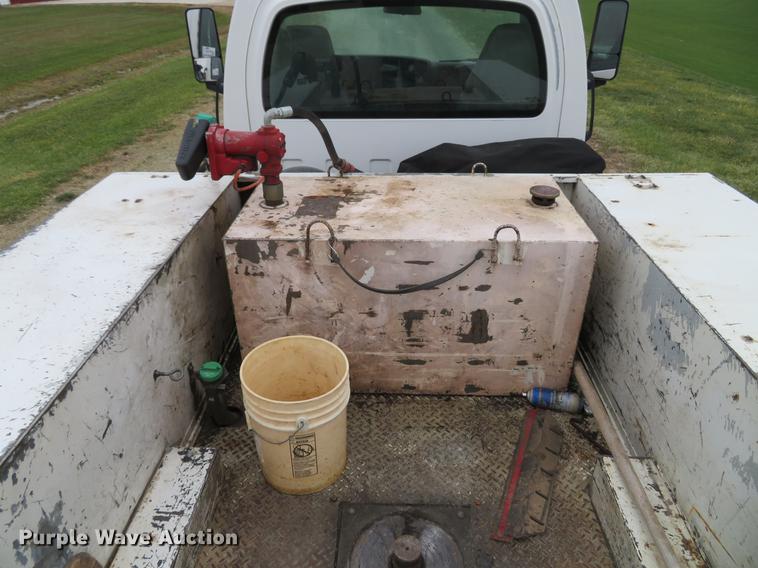 image for item DE5052 2005 GMC C5500 service truck