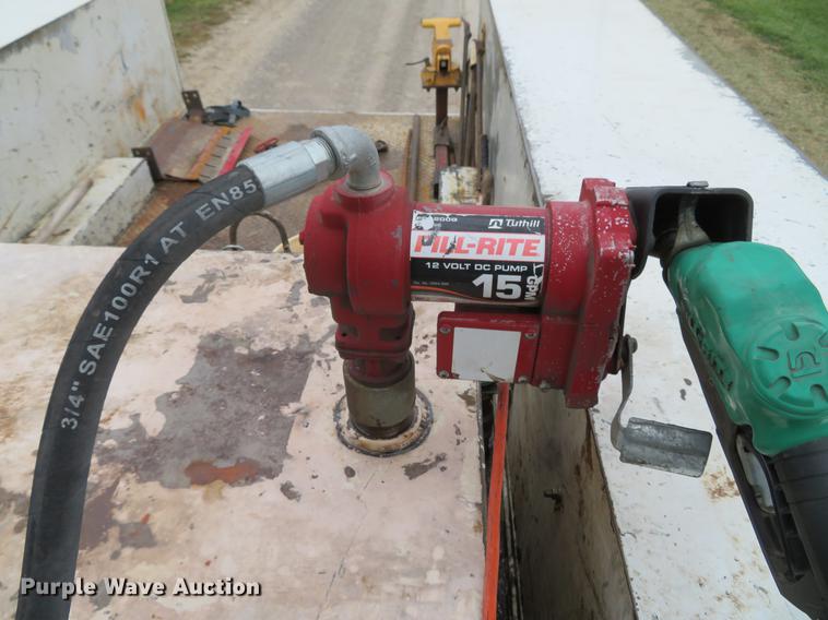 image for item DE5052 2005 GMC C5500 service truck