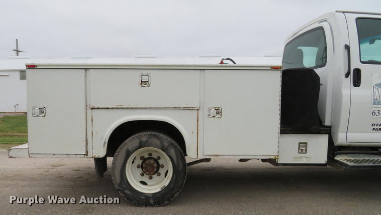 image for item DE5052 2005 GMC C5500 service truck