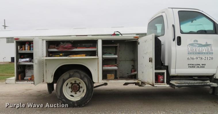 image for item DE5052 2005 GMC C5500 service truck