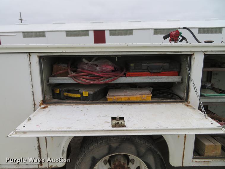 image for item DE5052 2005 GMC C5500 service truck