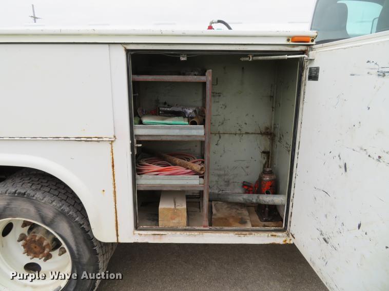 image for item DE5052 2005 GMC C5500 service truck