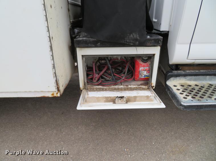 image for item DE5052 2005 GMC C5500 service truck