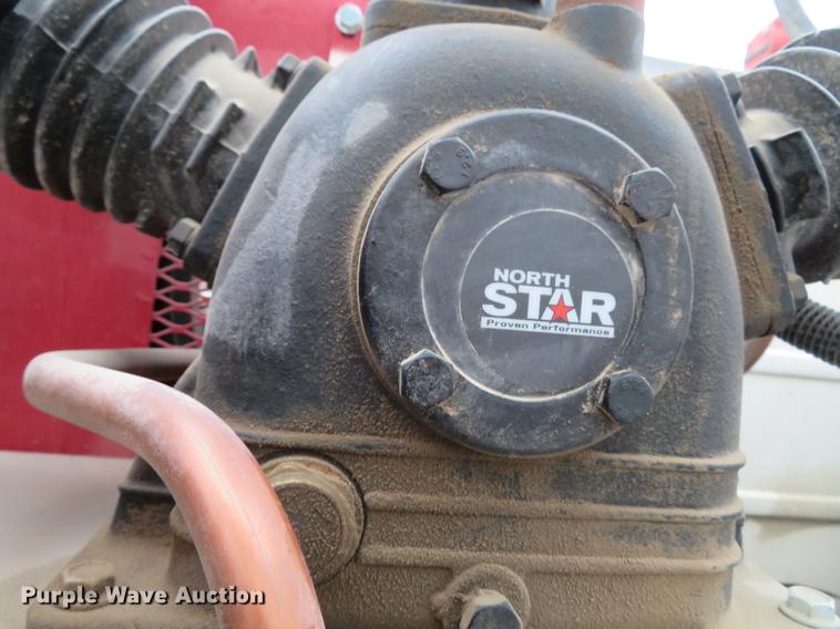 image for item DE5052 2005 GMC C5500 service truck