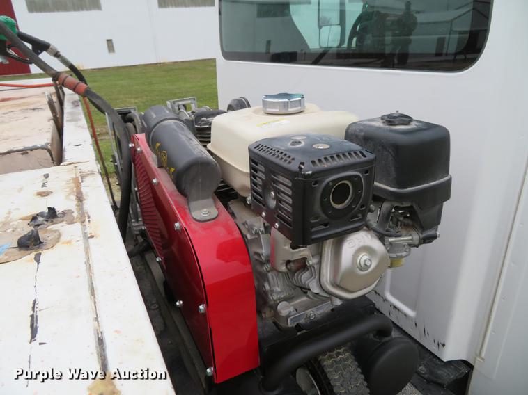 image for item DE5052 2005 GMC C5500 service truck