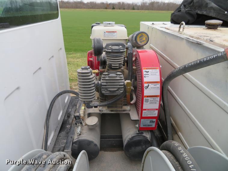 image for item DE5052 2005 GMC C5500 service truck