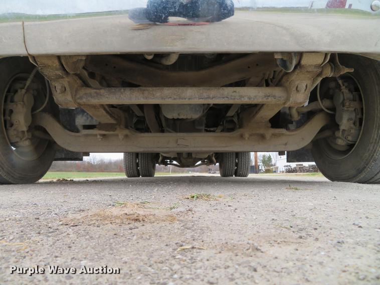 image for item DE5052 2005 GMC C5500 service truck