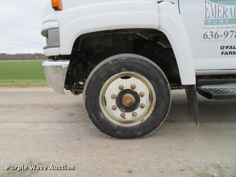 image for item DE5052 2005 GMC C5500 service truck