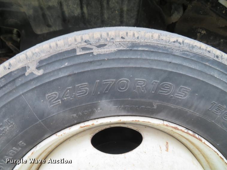 image for item DE5052 2005 GMC C5500 service truck