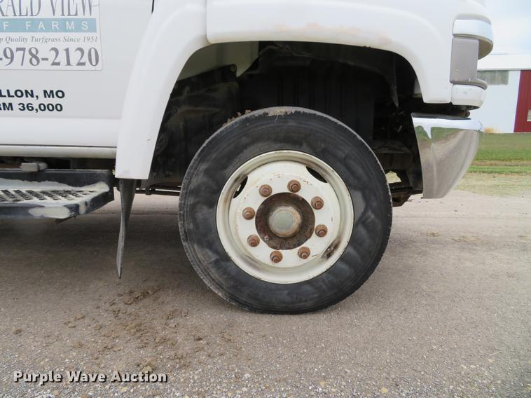 image for item DE5052 2005 GMC C5500 service truck