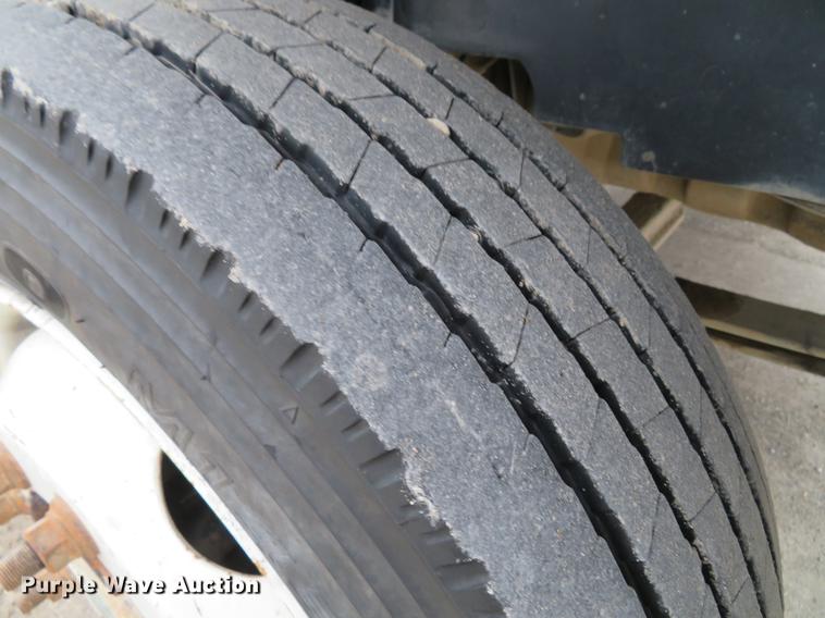 image for item DE5052 2005 GMC C5500 service truck