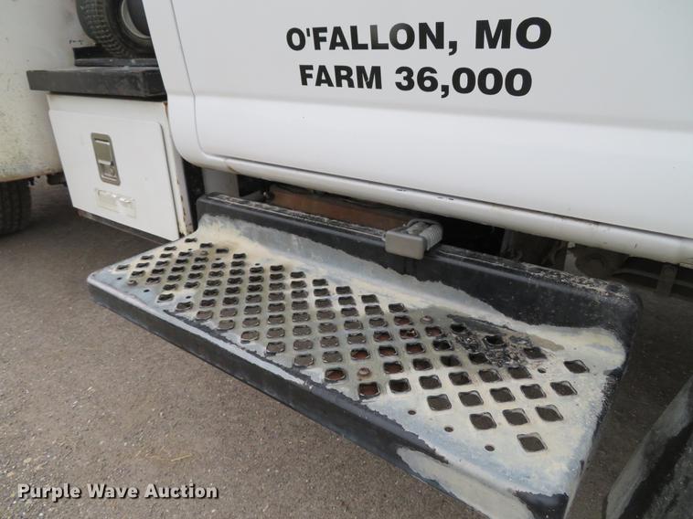 image for item DE5052 2005 GMC C5500 service truck