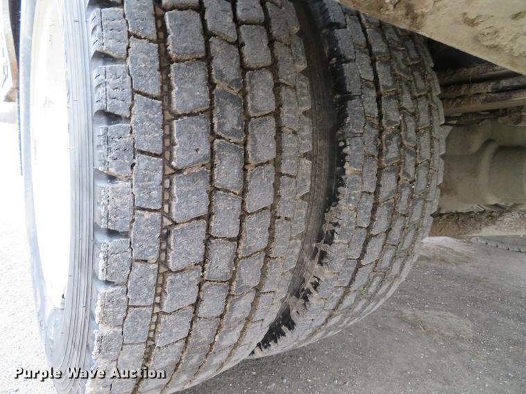 image for item DE5052 2005 GMC C5500 service truck