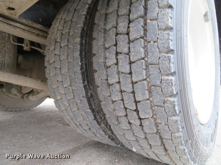 image for item DE5052 2005 GMC C5500 service truck