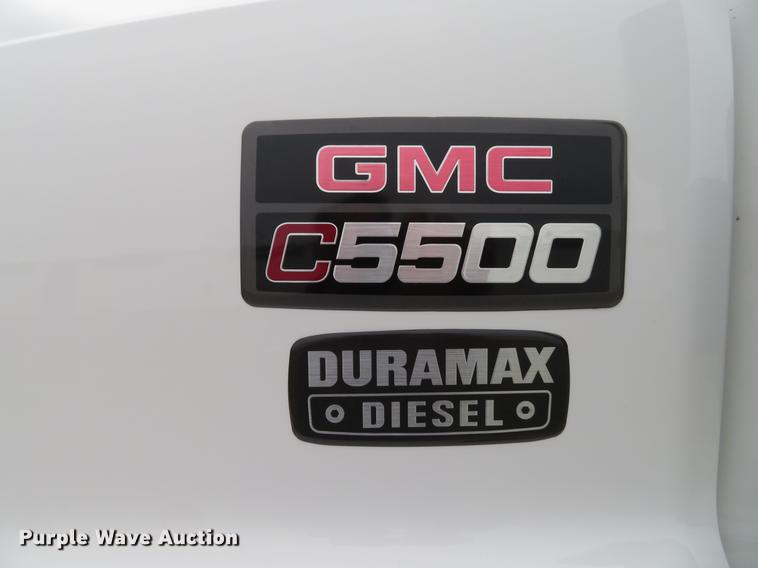 image for item DE5052 2005 GMC C5500 service truck