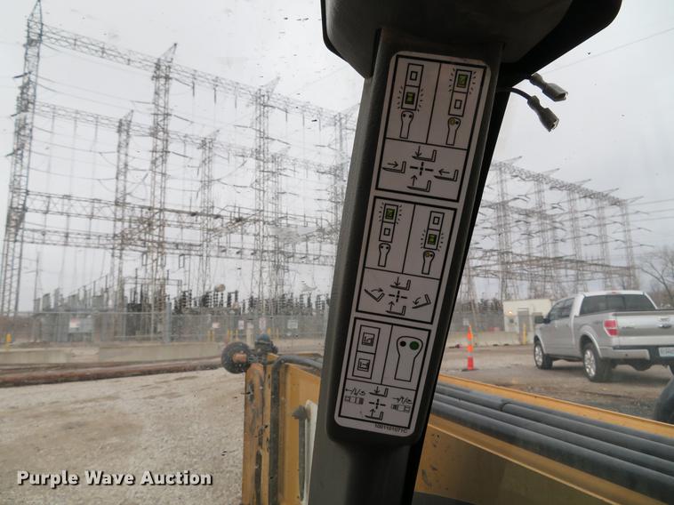 image for item DE5053 2012 Caterpillar TH255 telehandler