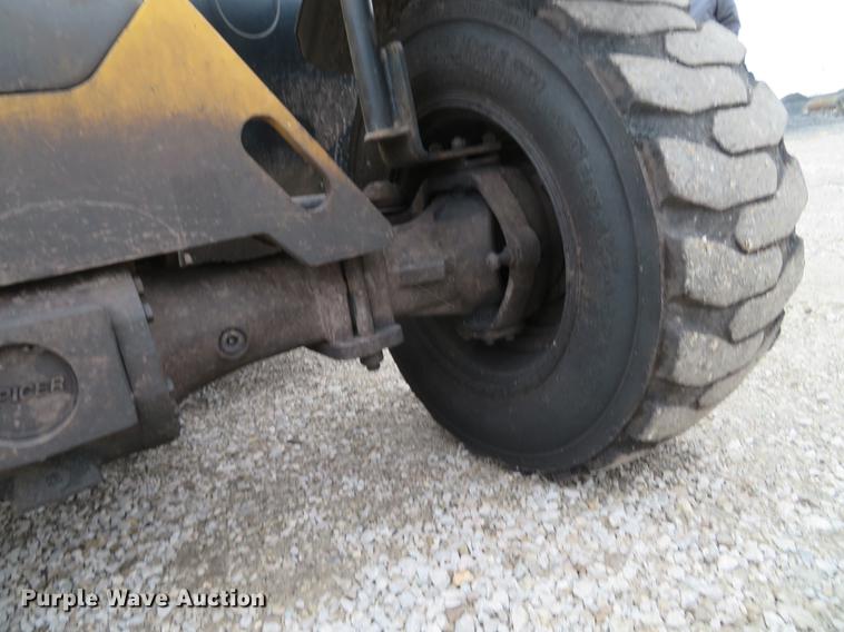 image for item DE5053 2012 Caterpillar TH255 telehandler