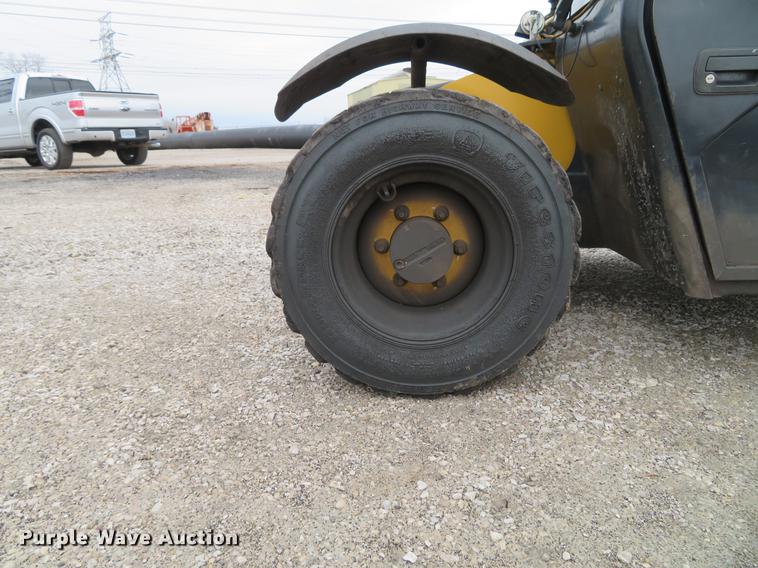 image for item DE5053 2012 Caterpillar TH255 telehandler