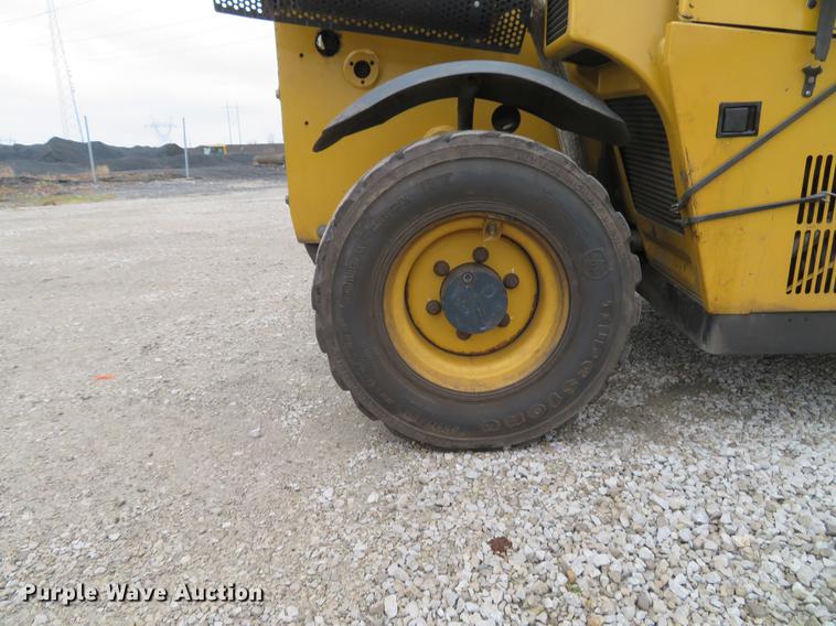 image for item DE5053 2012 Caterpillar TH255 telehandler