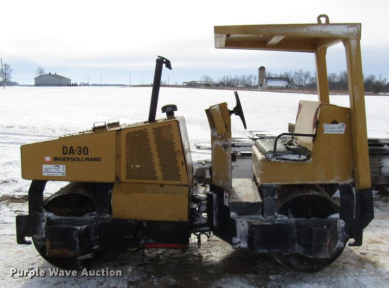 image for item DE5935 1986 Ingersoll Rand DA-30 double drum vibratory compactor