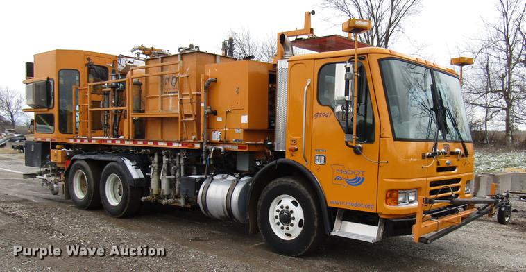 image for item DE5944 2004 Sterling Condor road striper truck