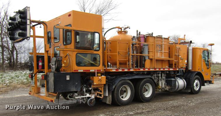 image for item DE5944 2004 Sterling Condor road striper truck