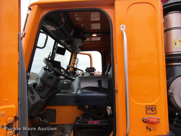 image for item DE5944 2004 Sterling Condor road striper truck