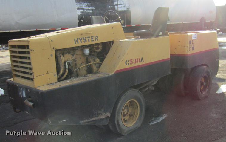 image for item DE5946 Hyster C530A pneumatic roller