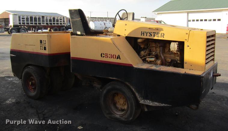 image for item DE5946 Hyster C530A pneumatic roller