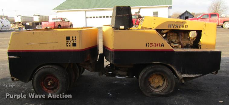 image for item DE5946 Hyster C530A pneumatic roller