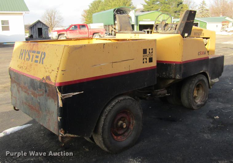 image for item DE5946 Hyster C530A pneumatic roller