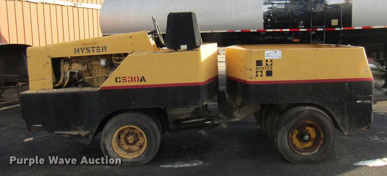 image for item DE5946 Hyster C530A pneumatic roller