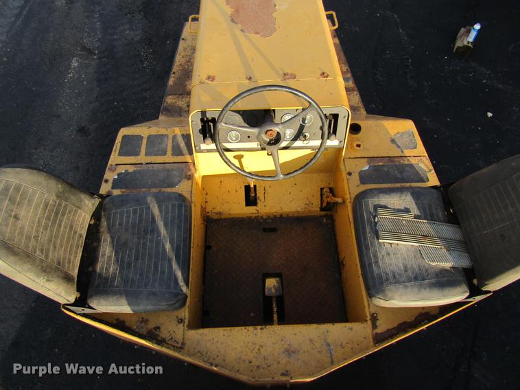 image for item DE5946 Hyster C530A pneumatic roller