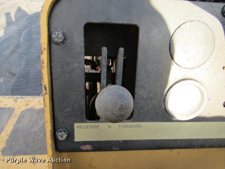 image for item DE5946 Hyster C530A pneumatic roller